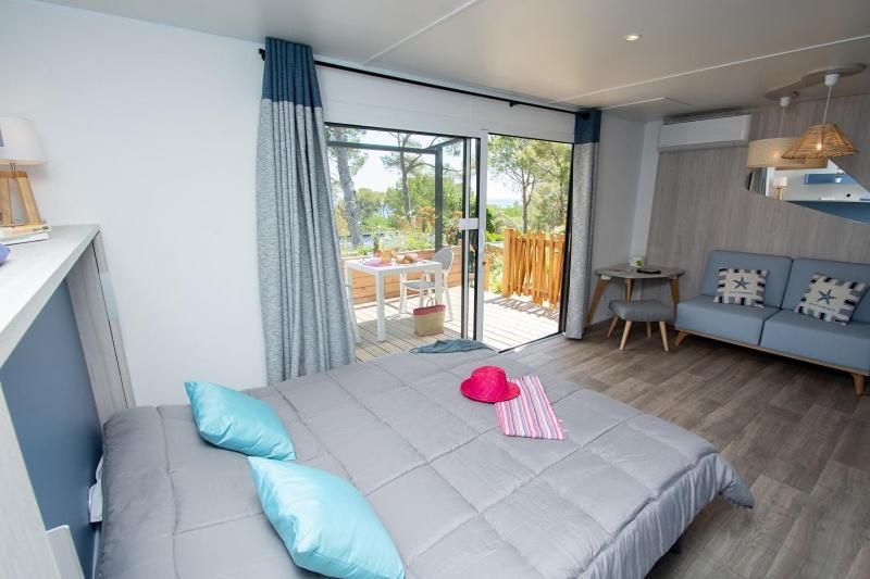 Camping Le Camp Du Domaine 博尔马斯·莱斯·米默萨斯 客房 照片